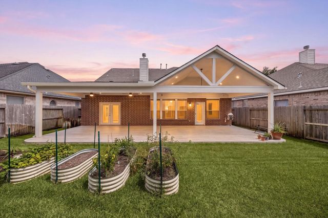 4526 Countrypines Dr — Country Lake Estates