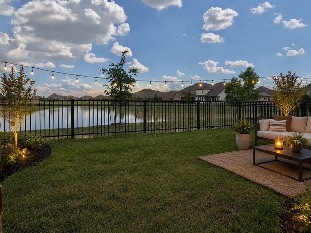 1024 Greenshank Dr — Sunterra