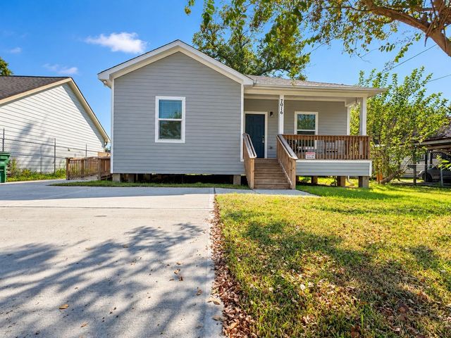 7016 Semmes St — Charles Court