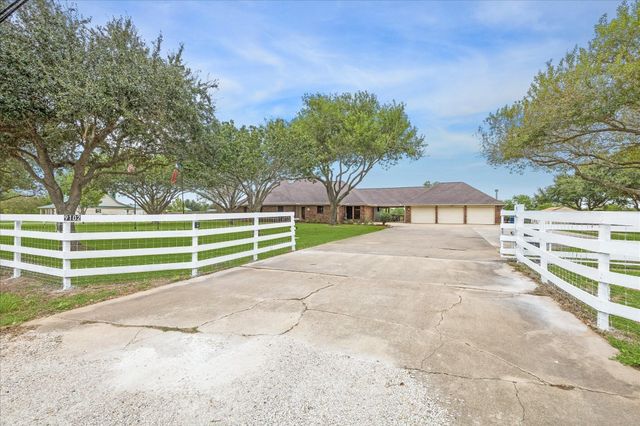 9102 N Humble Camp Rd — Beatty