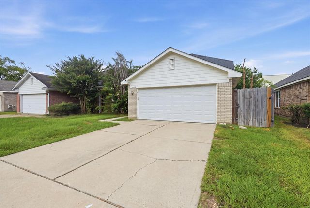 7315 Village Lake Dr — Lancaster Sec 02