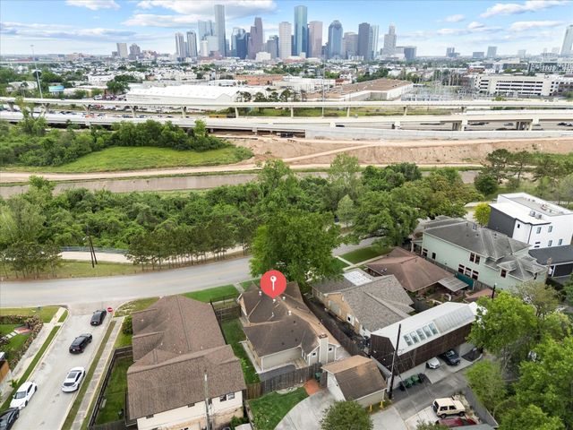 2108 White Oak Dr — Woodland Terrace