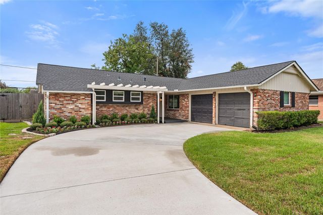 2302 Willowby Dr — Timbergrove Manor Sec 14