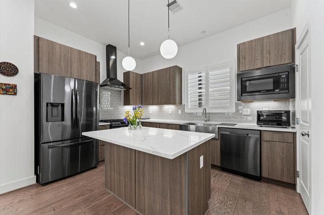 5827 Dolores St — Westheimer Gardens Ext Pt Re