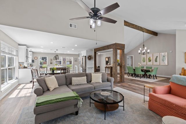 25318 Sugar Valley Ln — Lexington Woods