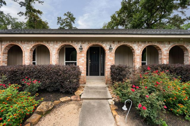 27269 Paula Ln — Oak Ridge North