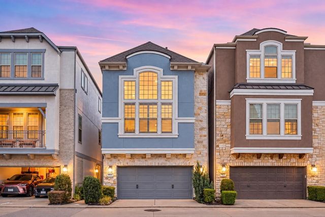 11924 Stirling Row Ln — Royal Oaks Square
