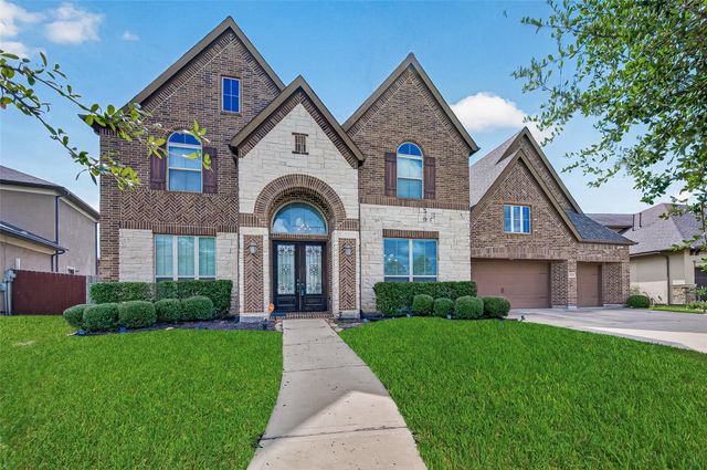10210 Olivia View Ln — Cypress Creek Lake