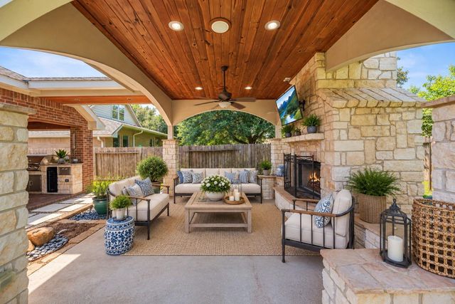 18334 N Elizabeth Shore Loop — Bridgeland