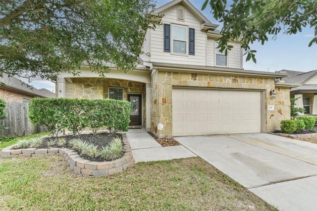 2245 Maple Point Dr N — Cedar Woods