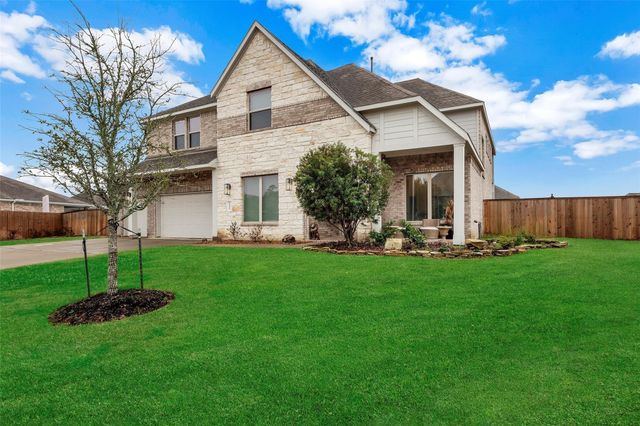 6006 Henry Hamlet Dr — Royal Cay in Water Crest On Lake Conroe