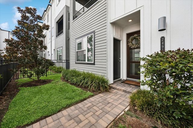2491 W 11th St — Timbergrove Yards