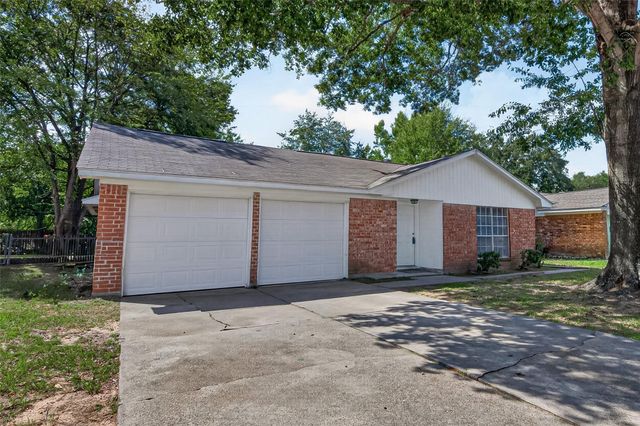 214 Crest Hill Dr — Pine Crest