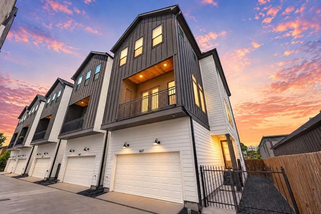 1607 W 25th St — West 25th Street Villas