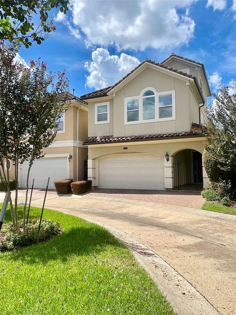 2816 Mcculloch Cir — Villa De Fiori