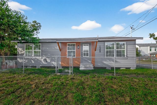 1509 Moody St — Ryon