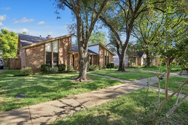 2739 Field Line Dr — Colony Bend Sec 1