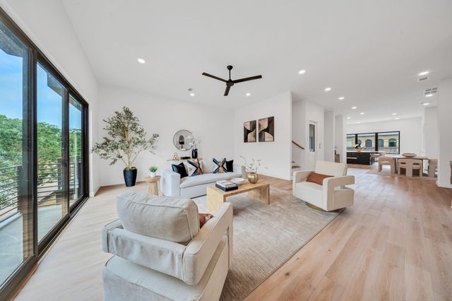 1135 Lake Pointe Pkwy — Lake Pointe Townhome