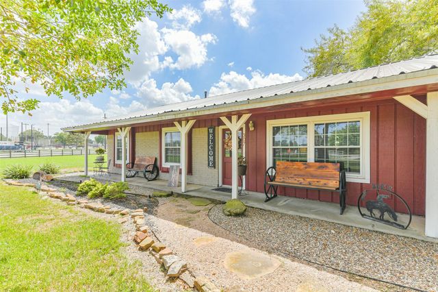 307 W Hufsmith Rd — Tomball