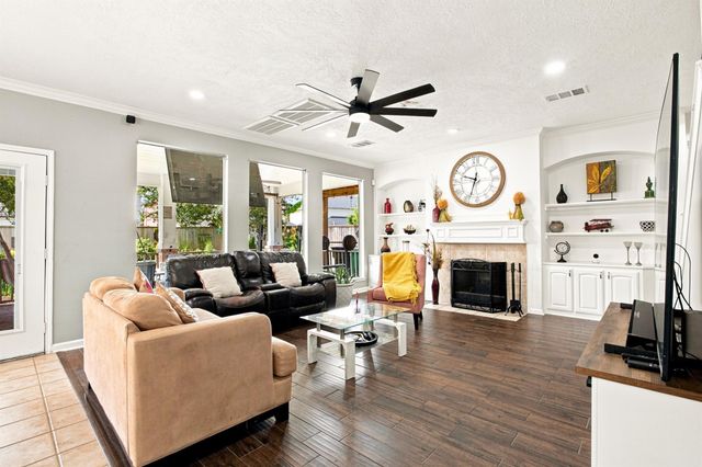 15214 Walden Park Ct — Plantation At Woodforest