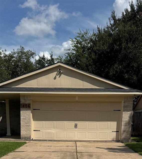 1406 Ashwood Dr — Covington Woods Sec 5