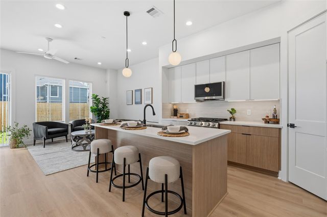 4615 Buck St — Pinecrest Court Sec 02