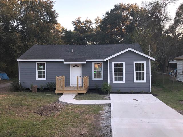 5238 Carmen St — Sunnyside Gdns