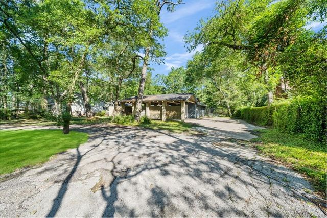 1317 Plantation Dr — Plantation Oaks