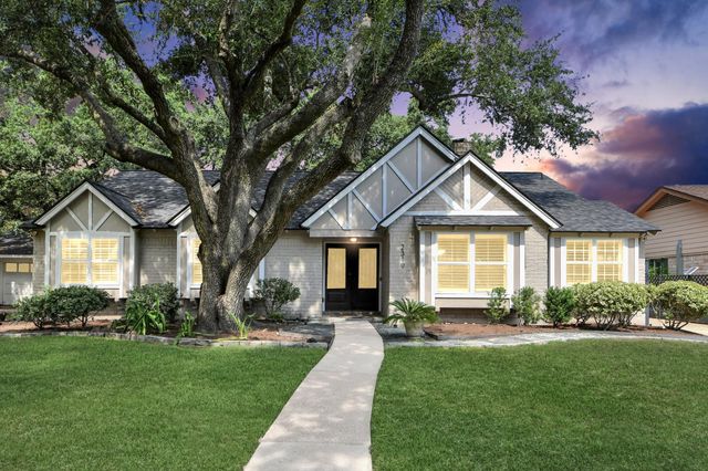 2319 Greyburn Ln — Spring Shadows Sec 13