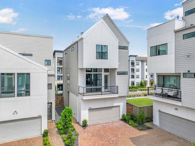 2835 Decker Pl — Decker Place