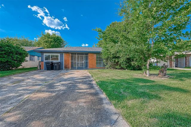 4307 Akard St — South Acres Estates Sec 05