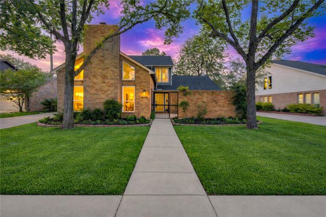 2258 Woodland Springs St — April Village