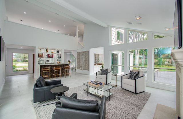 1607 Big Lake Dr — Lakeside Place