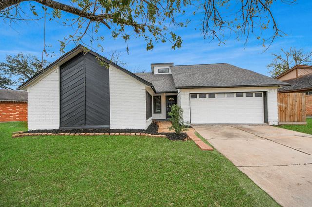 718 Land Grant Dr — The Grove Sec 1