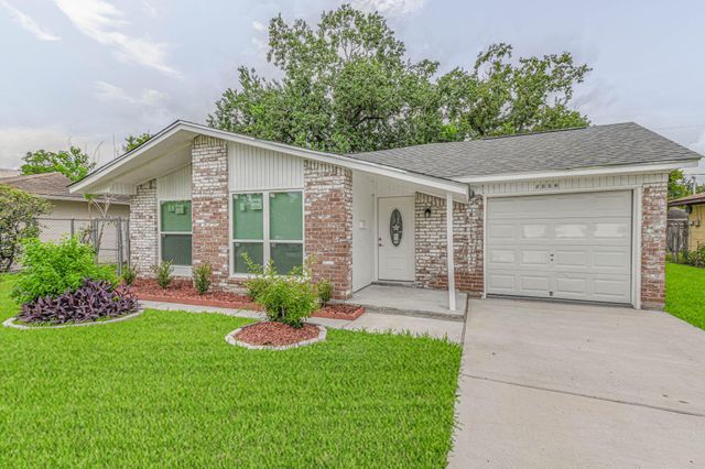 5003 Denoron Dr — Crestmont Plaza