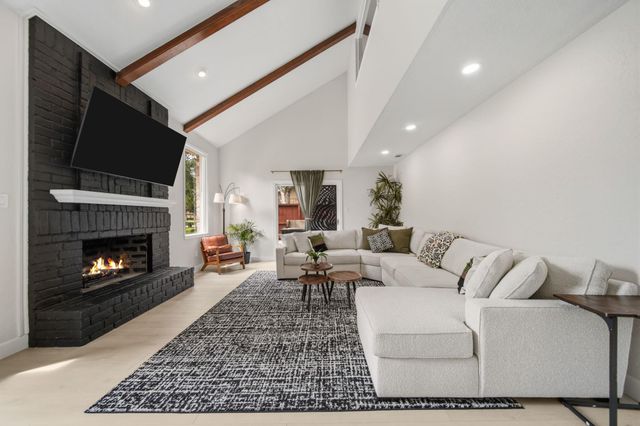 3815 W Valley Dr — Quail Valley Thunderbird Sec 2