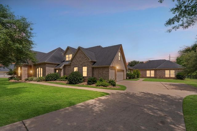 9019 Lady Laura Ln — Royal Lakes Estates