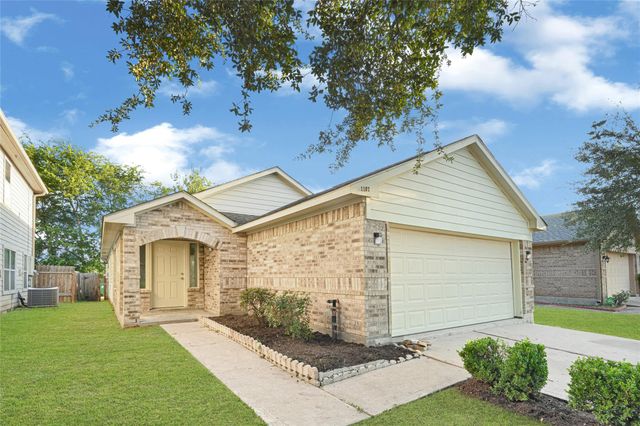 1107 Hampton Villa Ln — Regal Oaks