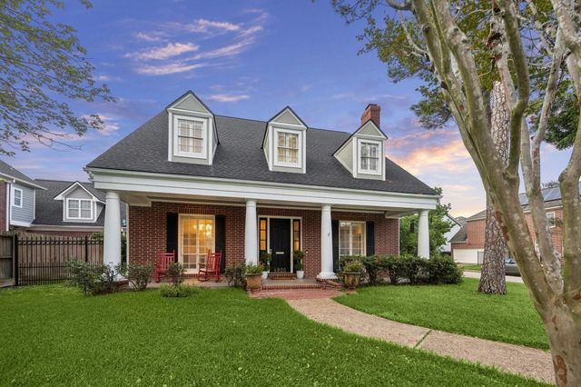 4900 Florence St — Moreland Court