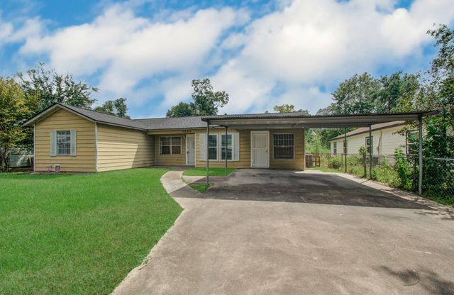 7622 Delavan Dr — Weyburn Place Sec 02
