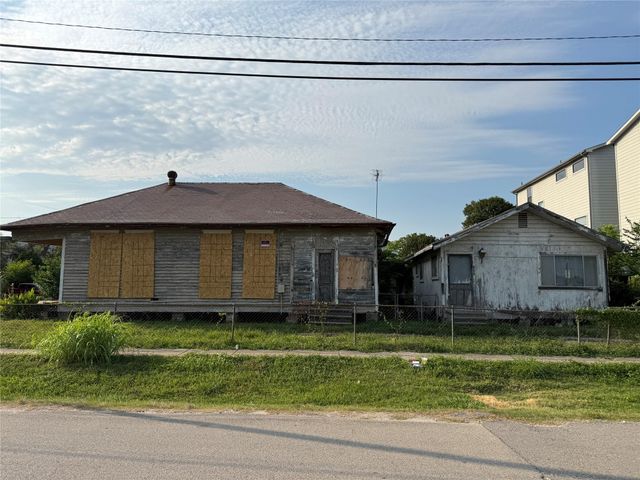 2402 Freeman St — Allen A C