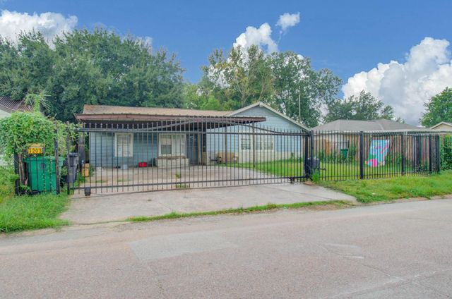 1203 Ruell St — Oak Mdws Add