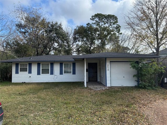 3910 Ella Blvd — Oak Forest Sec 01