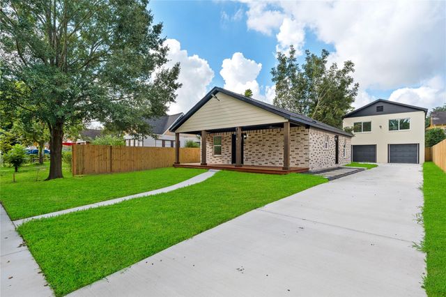 1408 Pearson St — Broadmoor