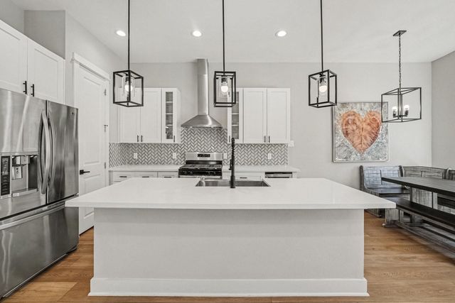825 Woodcrest Dr — Woodcrest Grove