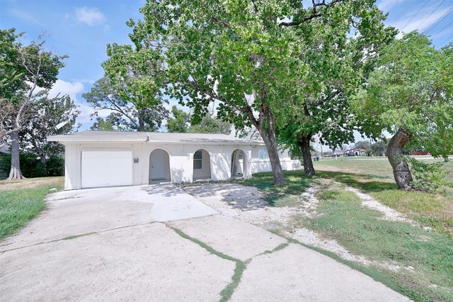 575 Pecan Dr — Pecan Terrace
