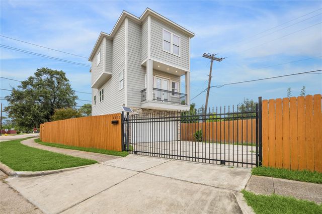 2032 Spenwick Dr — SPENWICK PLACE