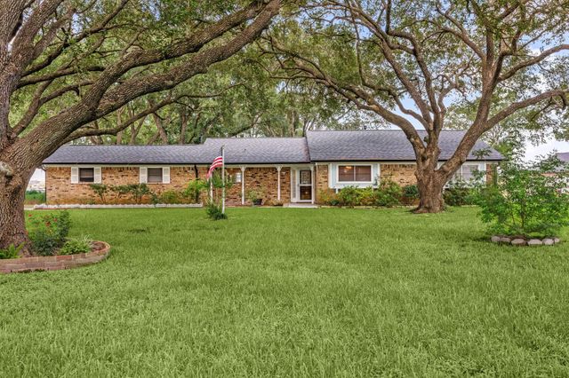 3530 Katy Hockley Rd — H & T C Rr Co Surv Patent #371
