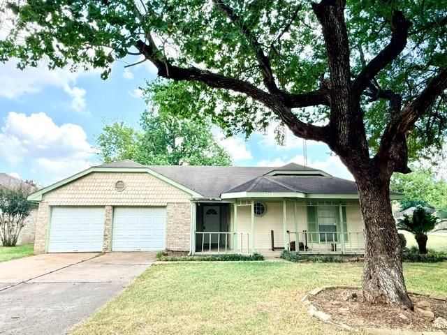 2710 Elder Rd — Village Green West