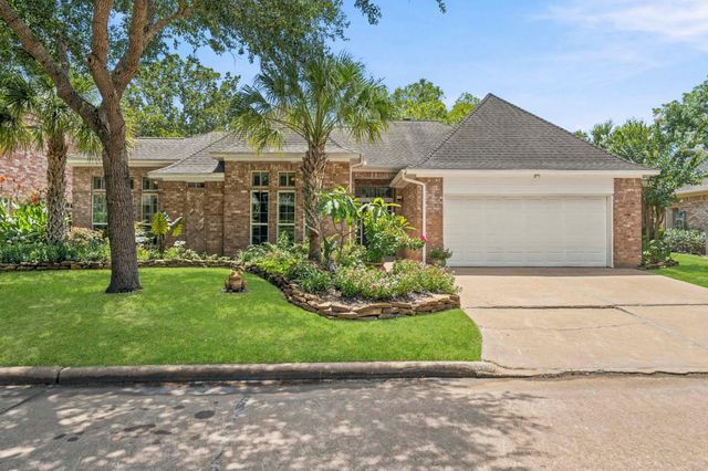 4610 Lake Village Dr — Weston Lakes
